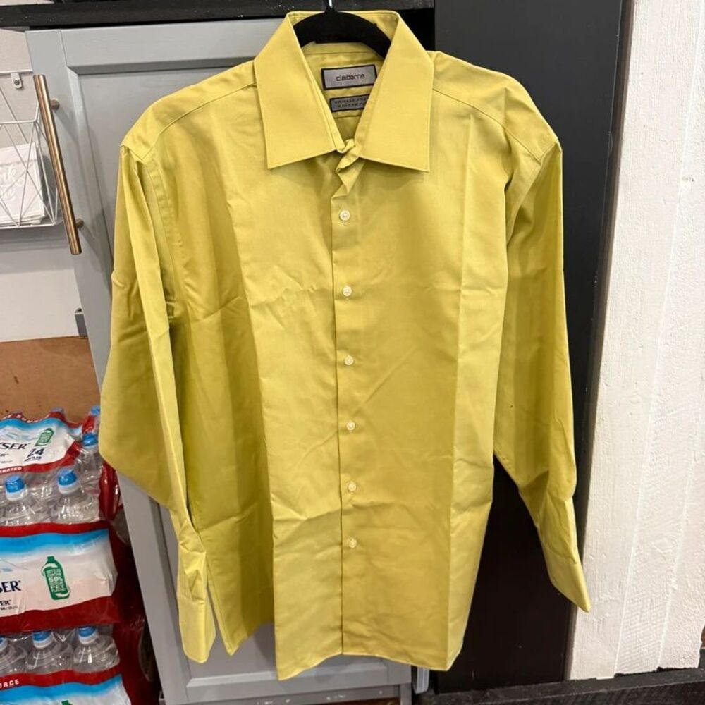Vintage Claiborne - L- olive Wrinkle free modern fit button up shirt